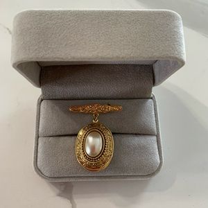 Vintage gold bar and pendant locket.